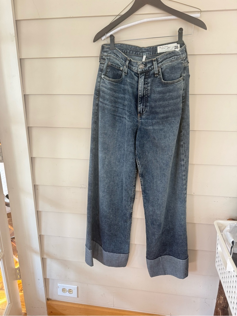 Wide Leg High-Rise Jeans in Dark Blue - Size 28